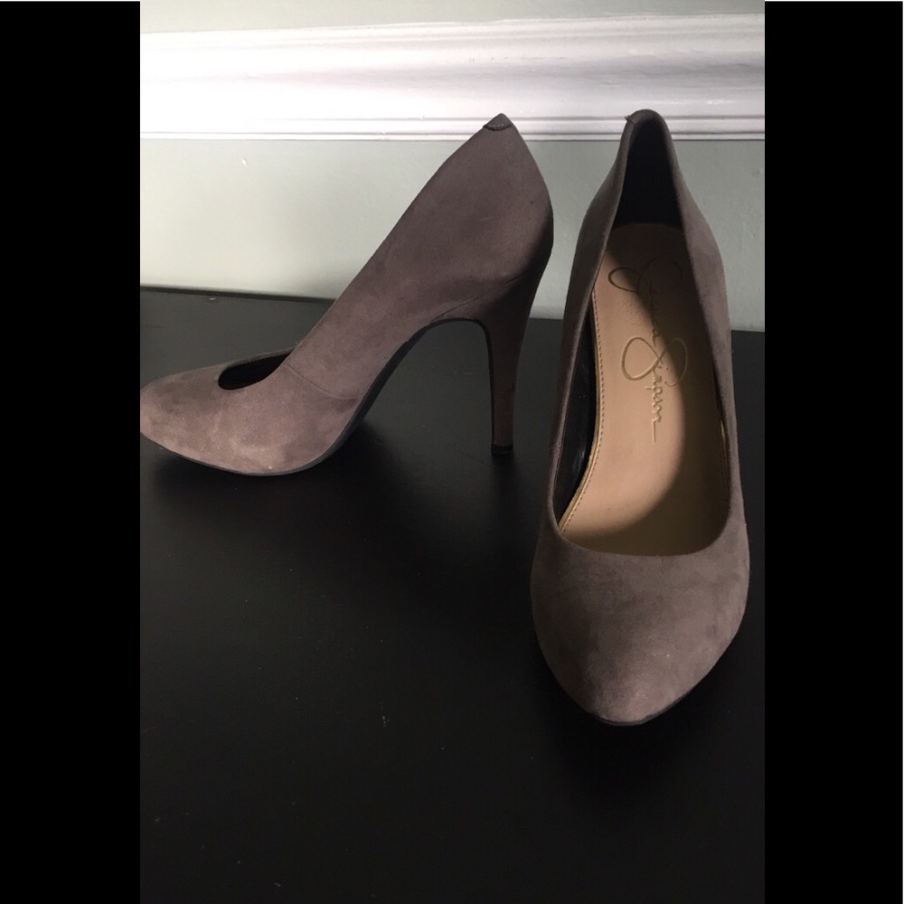 Jessica Simpson | Gray pumps